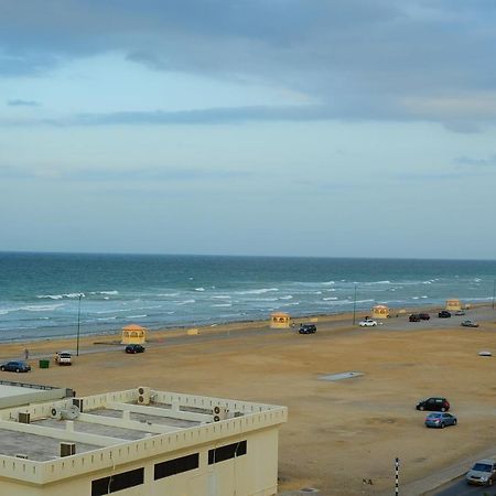 Al Faisal Hotel Suites Sur Luaran gambar