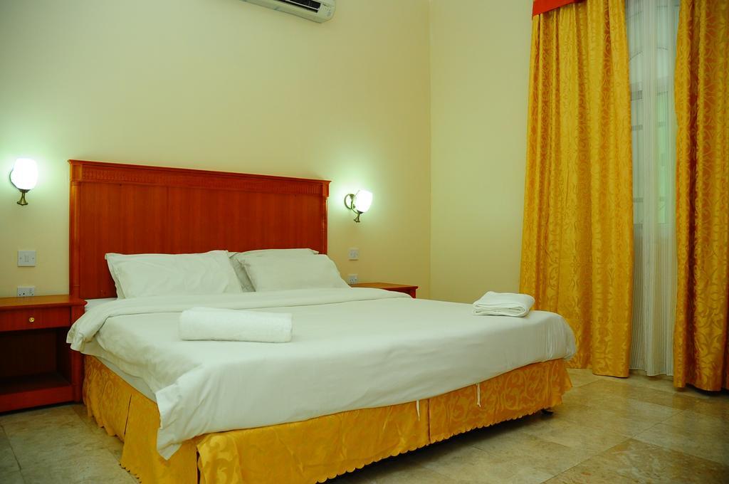 Al Faisal Hotel Suites Sur Bilik gambar