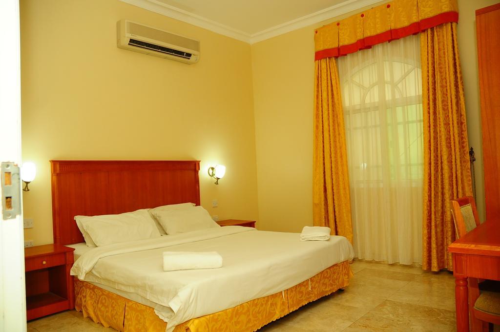 Al Faisal Hotel Suites Sur Bilik gambar