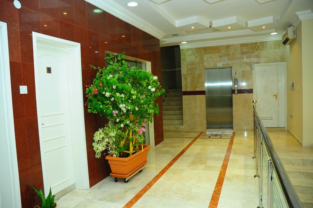 Al Faisal Hotel Suites Sur Luaran gambar