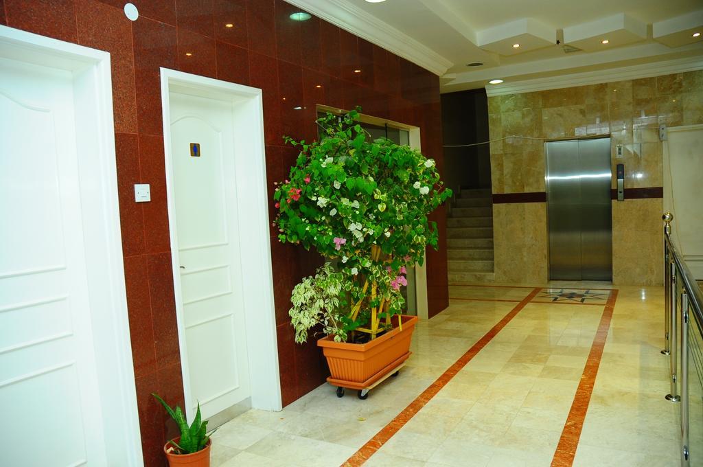 Al Faisal Hotel Suites Sur Luaran gambar