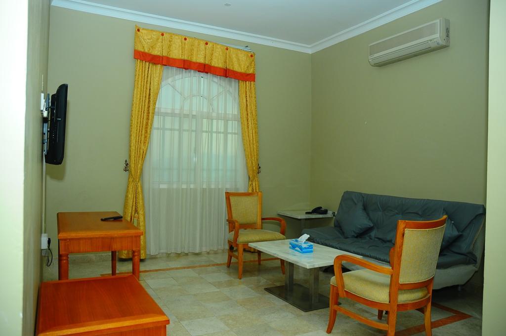 Al Faisal Hotel Suites Sur Luaran gambar