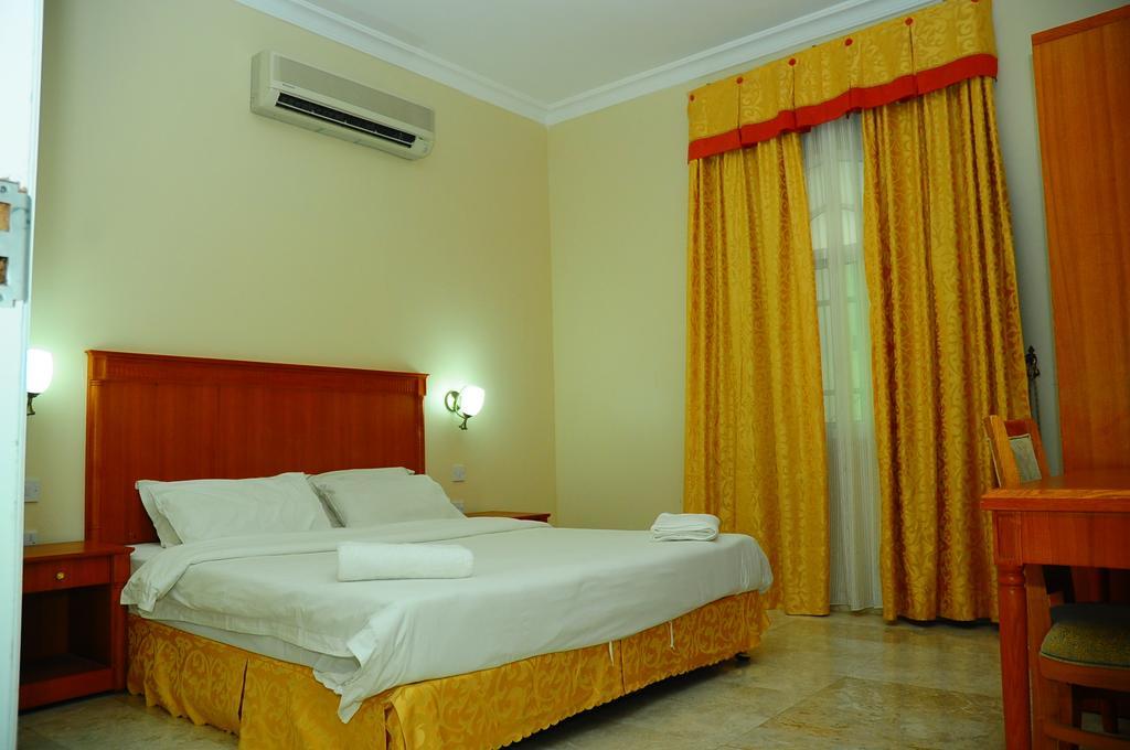 Al Faisal Hotel Suites Sur Luaran gambar
