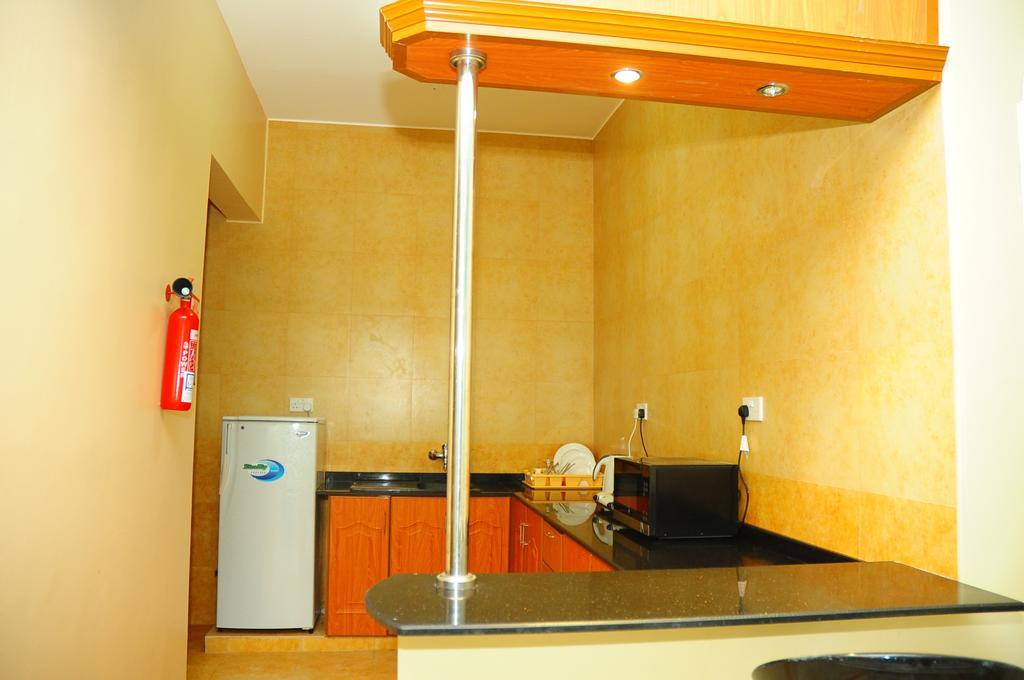Al Faisal Hotel Suites Sur Luaran gambar