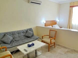 Al Faisal Hotel Suites Sur Luaran gambar