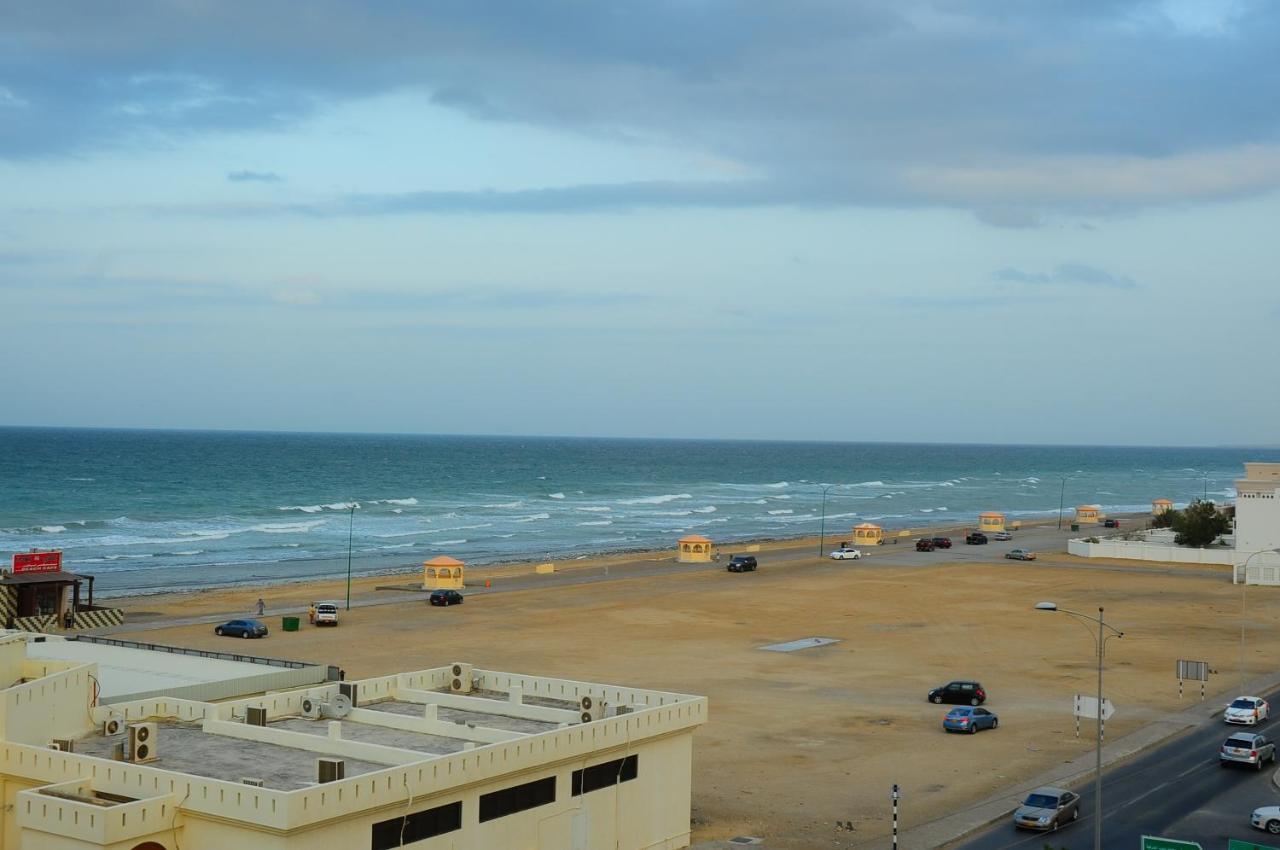 Al Faisal Hotel Suites Sur Luaran gambar